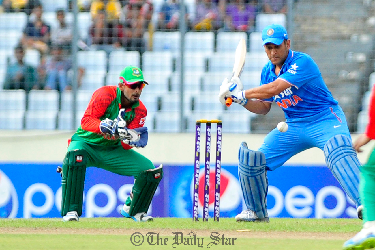 Dhoni-tigers-firoz-wb2.jpg