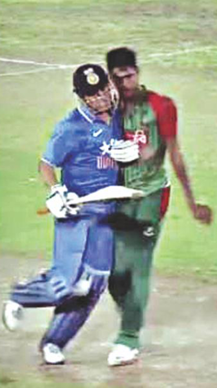 dhoni_collide_mustafiz.jpg