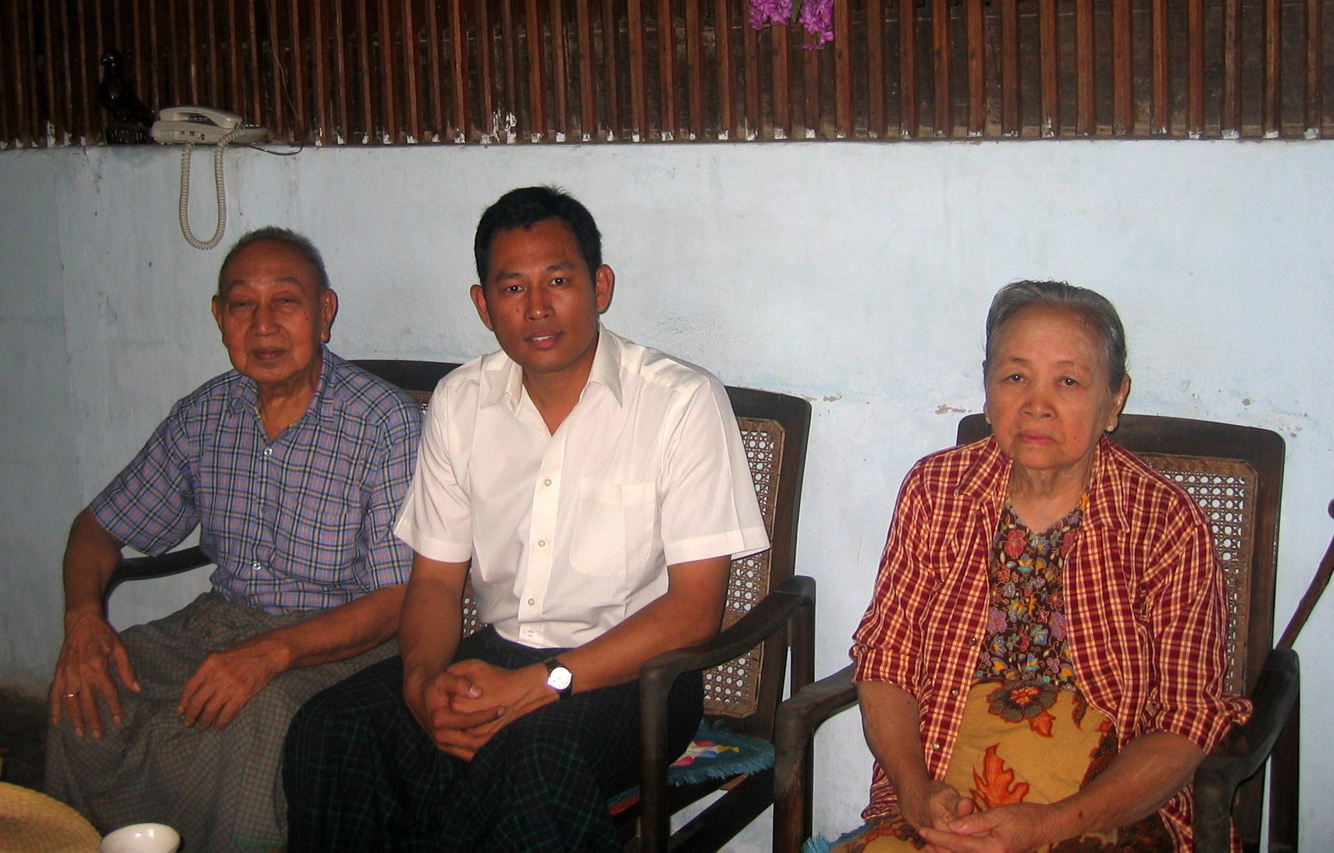 dr._maung_zarni_with_his_late_great_uncle_zeya_kyaw_htin_major_ant_kywe_in_november_2005.jpg