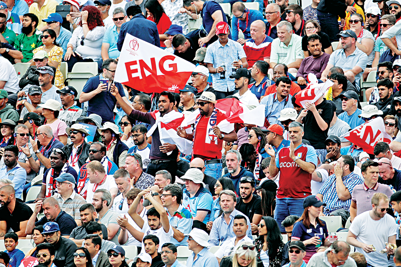 english_fans.jpg