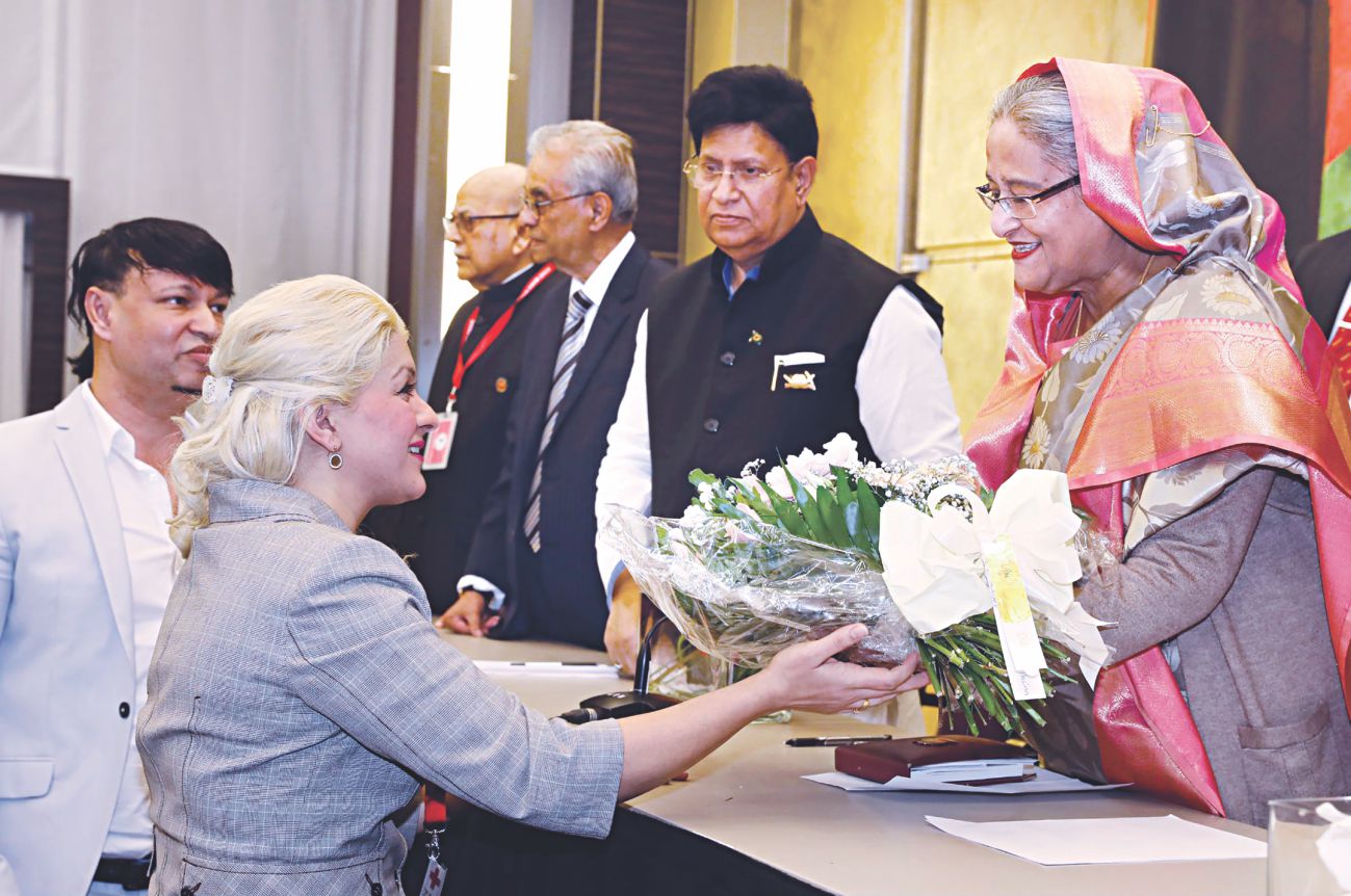 german_red_cross_greets_hasina.jpg
