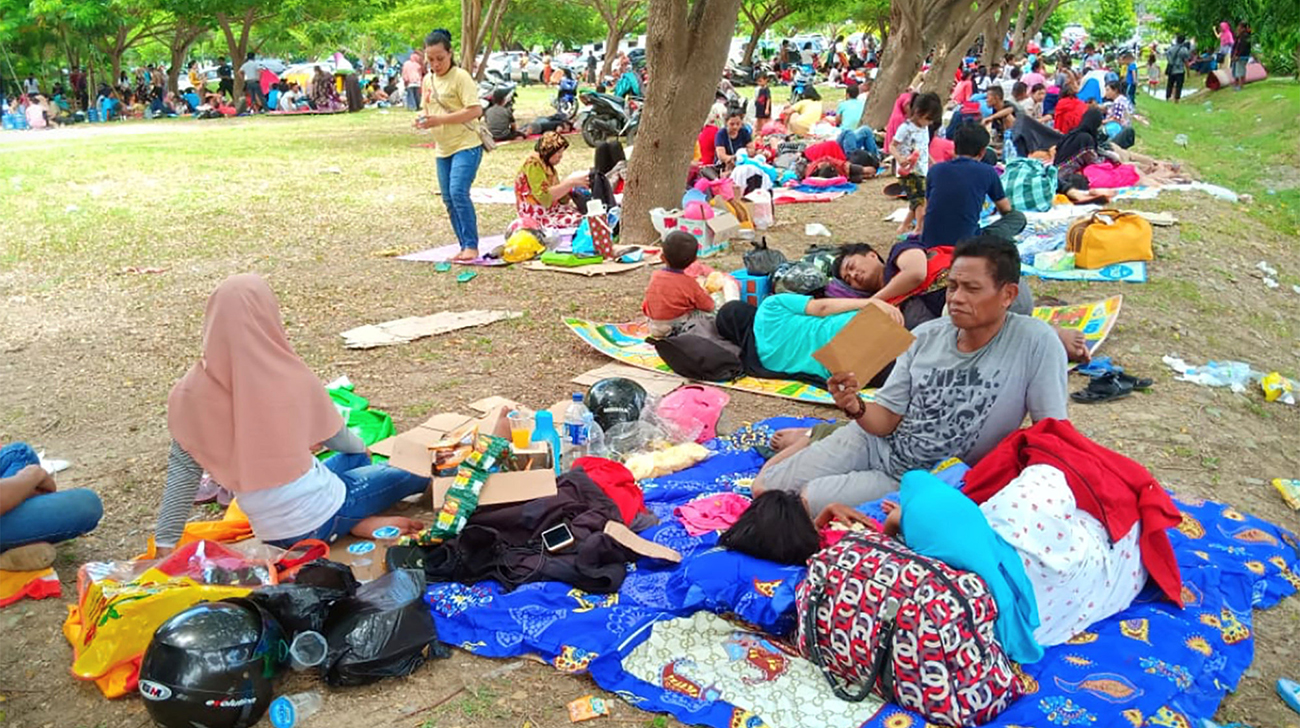 indonesia-quake-tsunami-reuters-2-wb.jpg