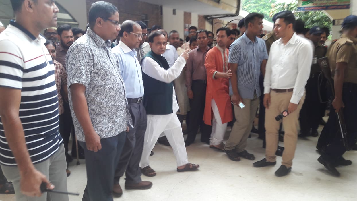 Eid holidaymakers star leaving Dhaka