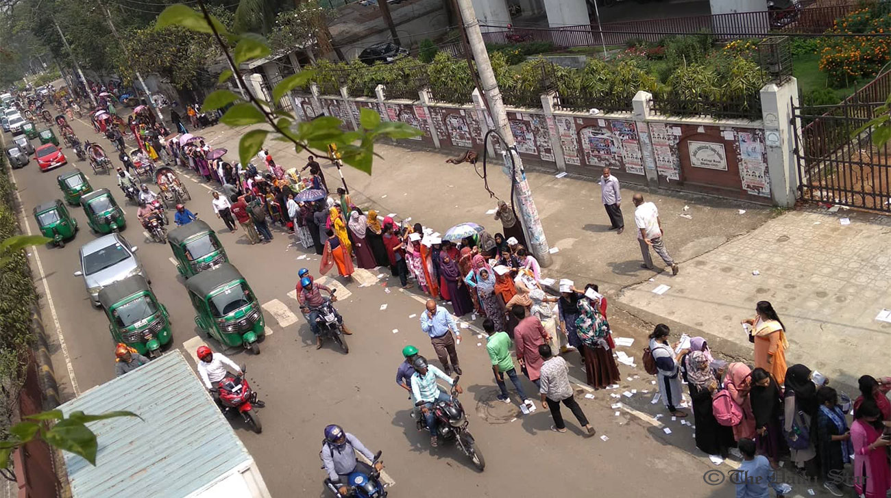 long-queue.jpg