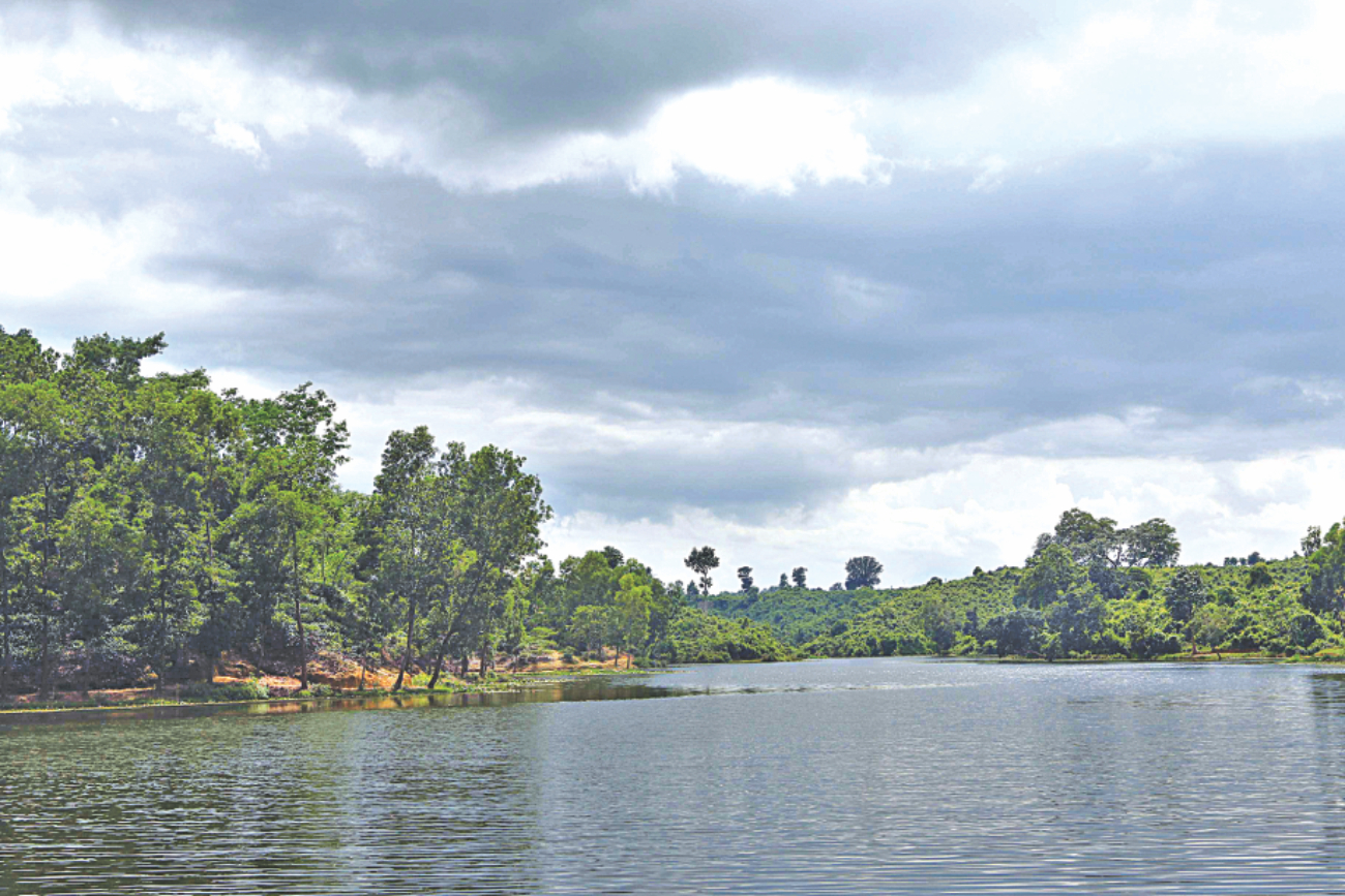Madhavpur Lake.jpg