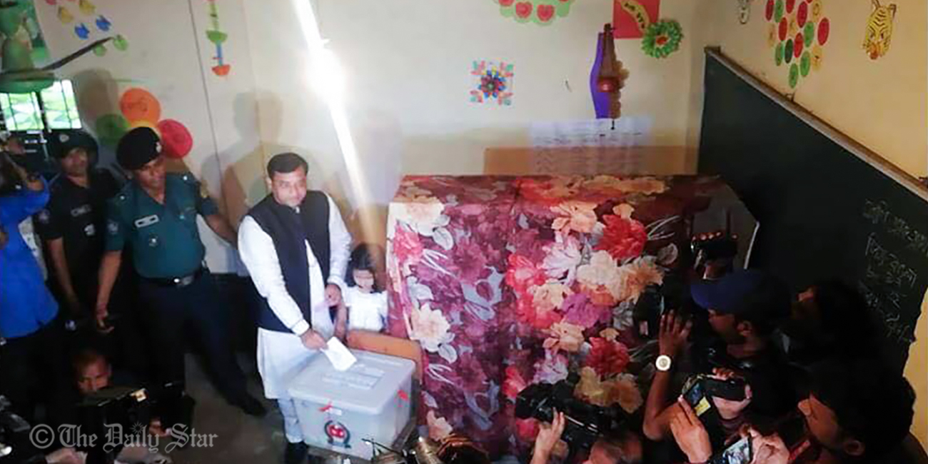 masum_awami-league-mayoral-candidate-jahangir-alam-at-kanaiya-primary-school-right-now.jpg