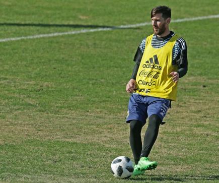 messi_on_wc_trainning.jpg