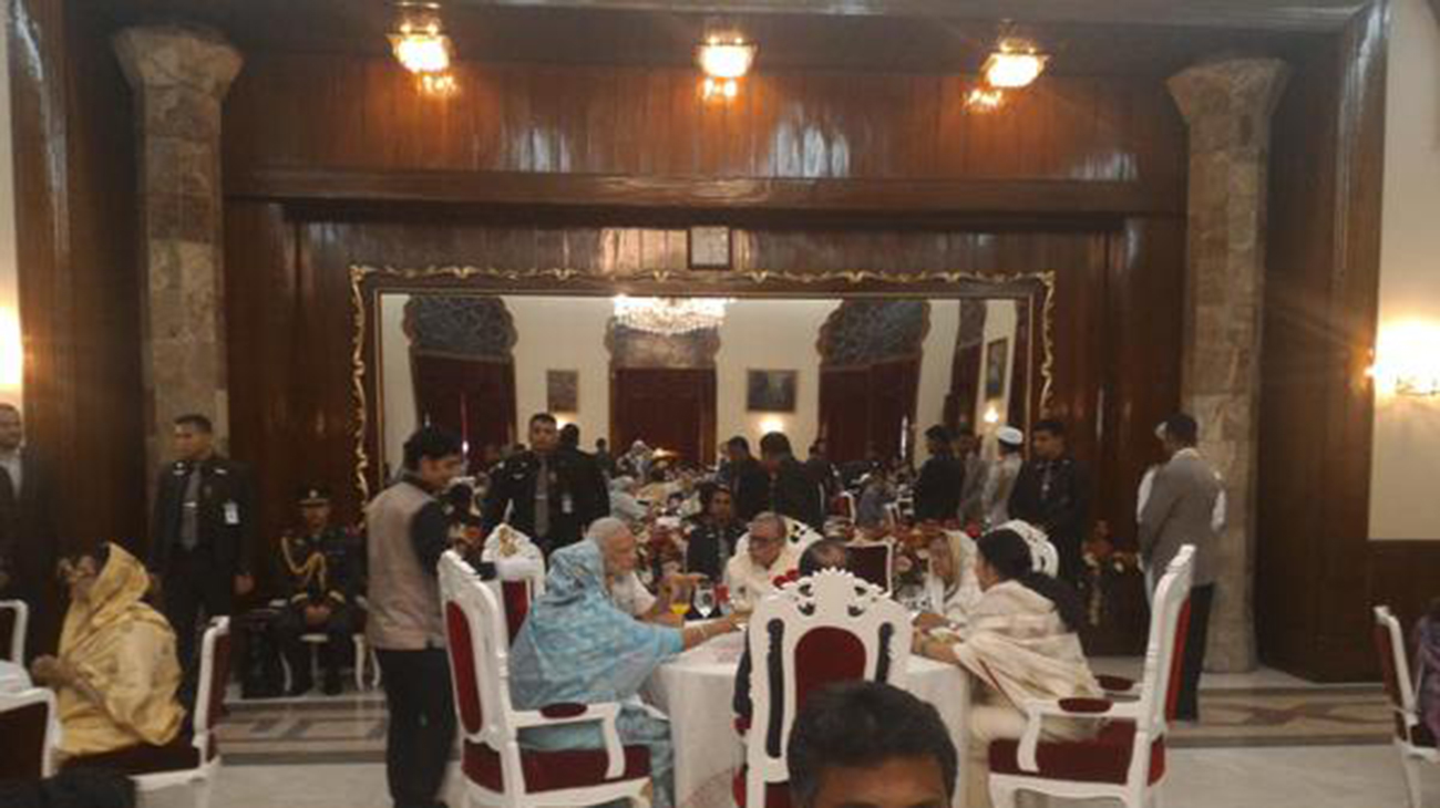modi-lunch.jpg