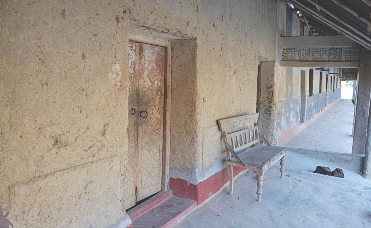 mud_house_2.jpg