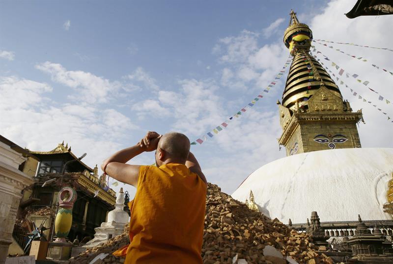 nepal temple 3.jpg