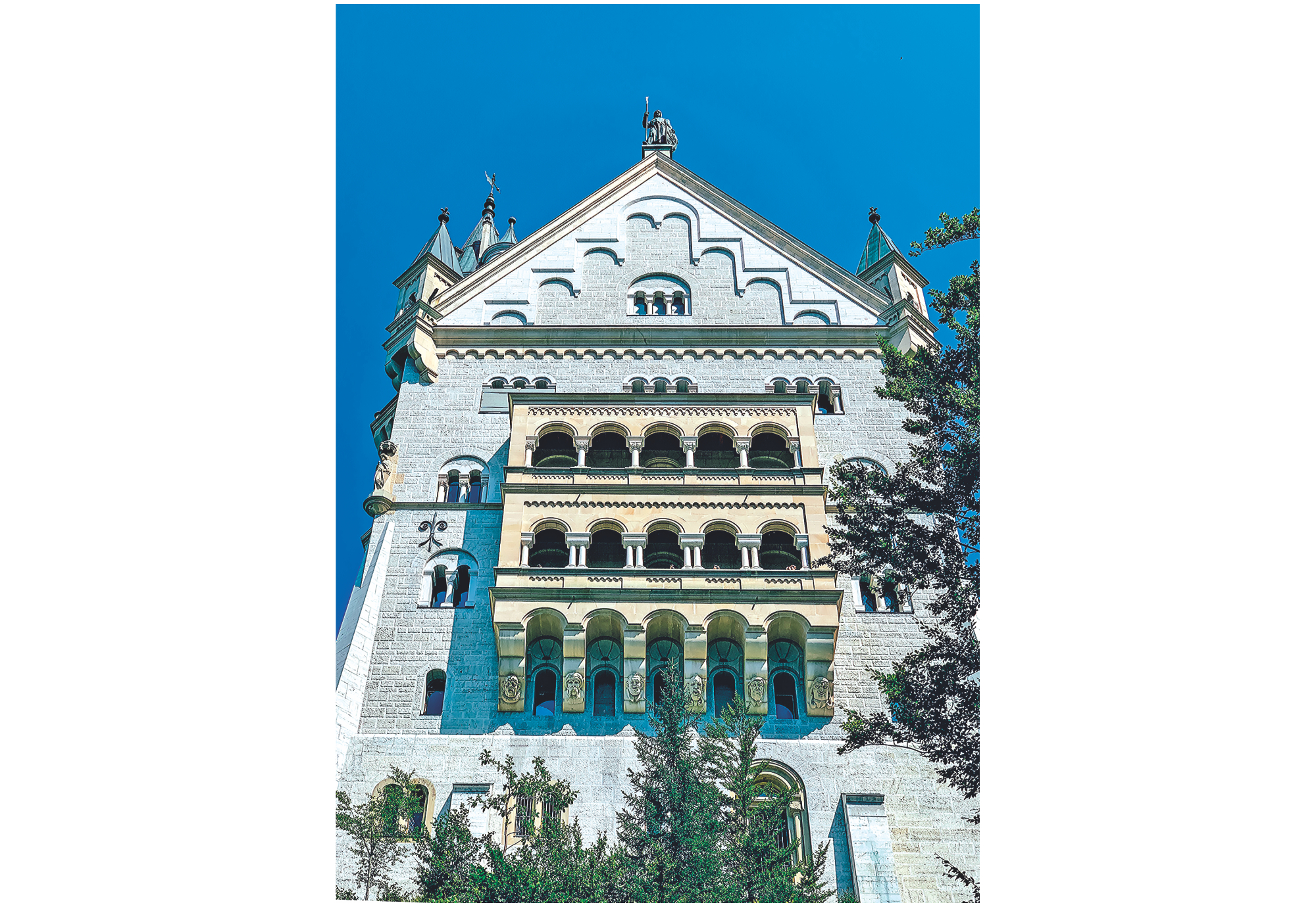 neuschwanstein_castle_2.jpg