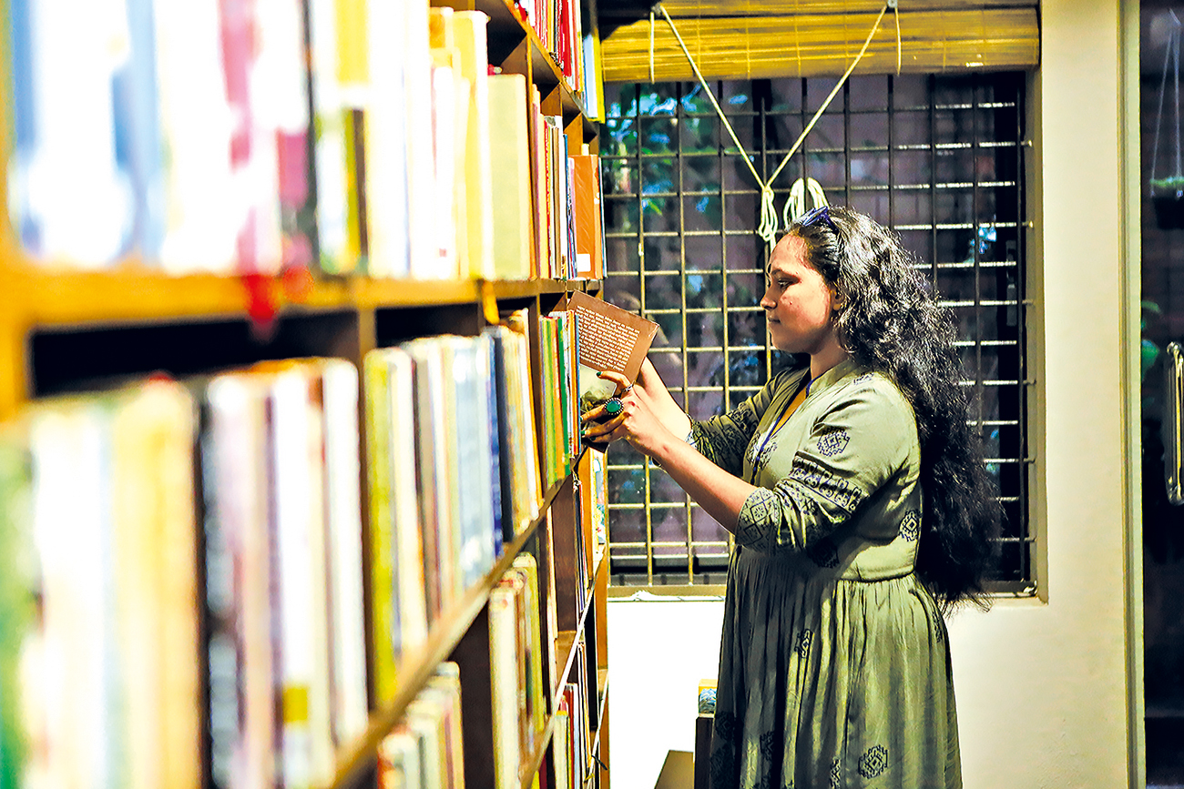 nilkhet_book_market_1.jpg