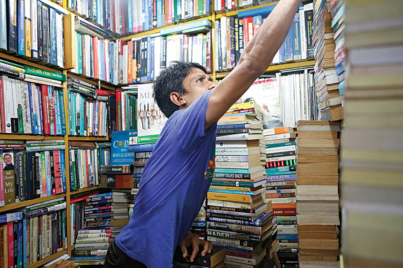 nilkhet_book_market_3.jpg