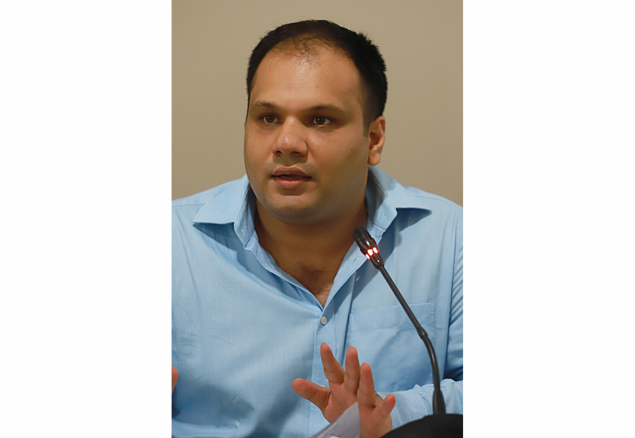 parvez_karim_abbasi_0.jpg