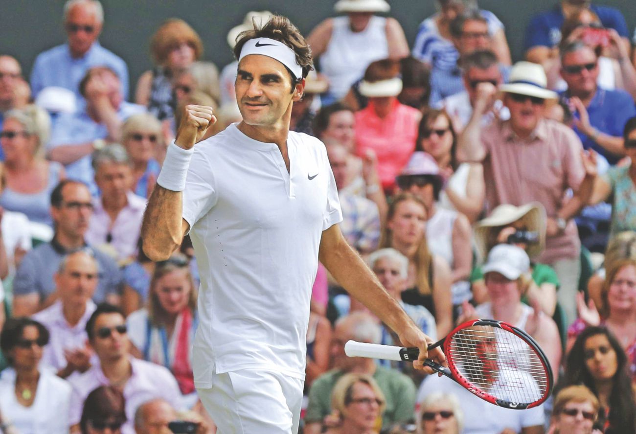 Roger Federer pumps fist.jpg
