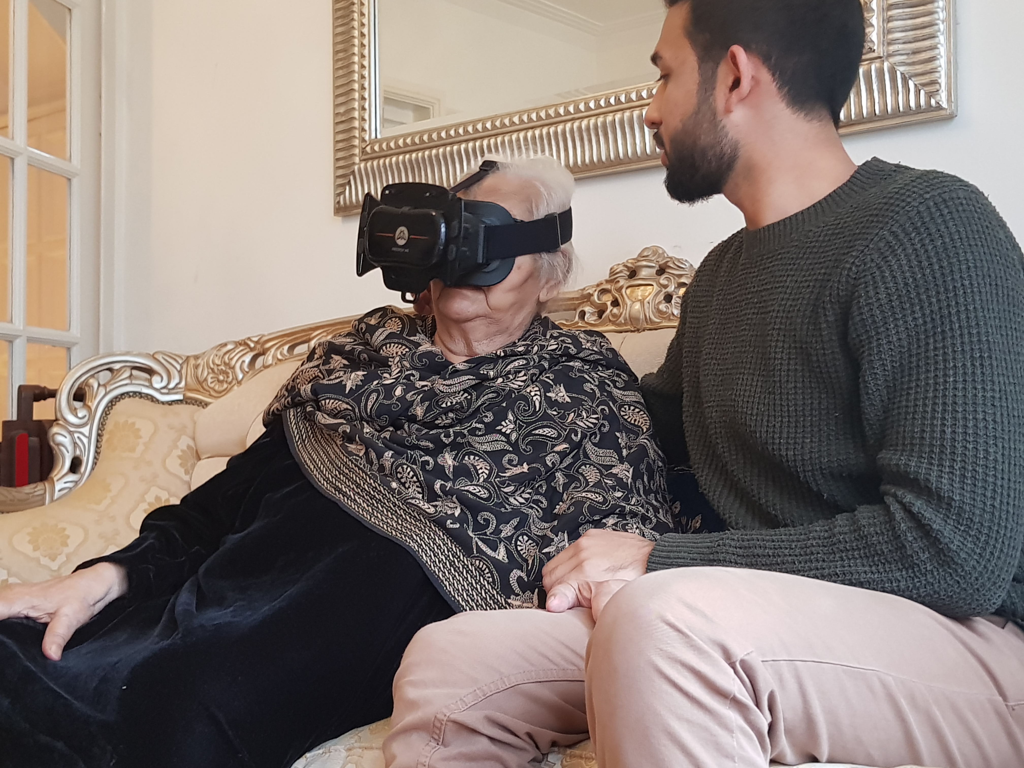 saida_wears_vr_1.jpg