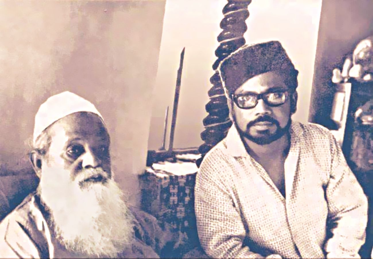 Shahidullah with his youngest son painter Murtaja Baseer..jpg