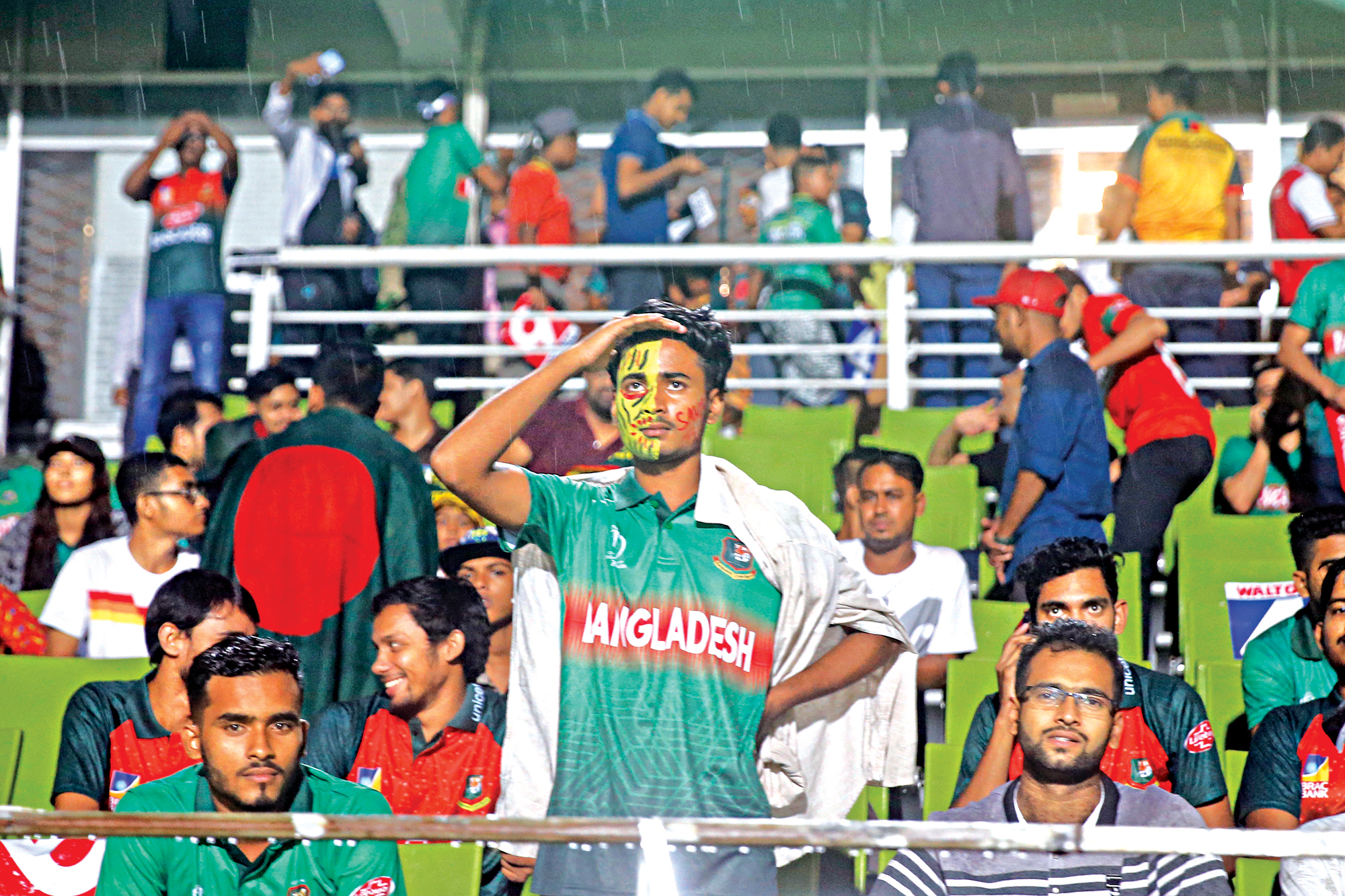 spectators_for_ticket1_.jpg