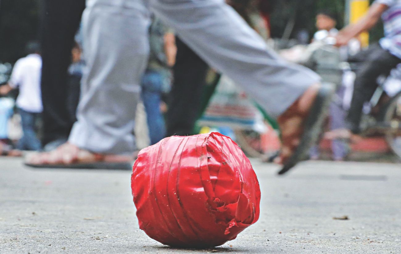 BCL men swoop on students at Jhigatola