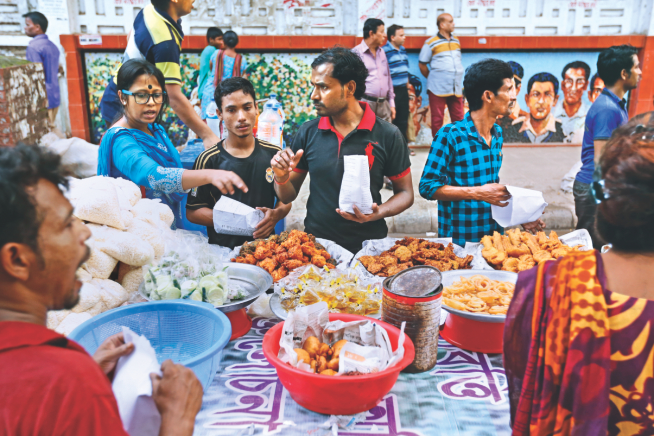 students_organise_iftar_1.jpg