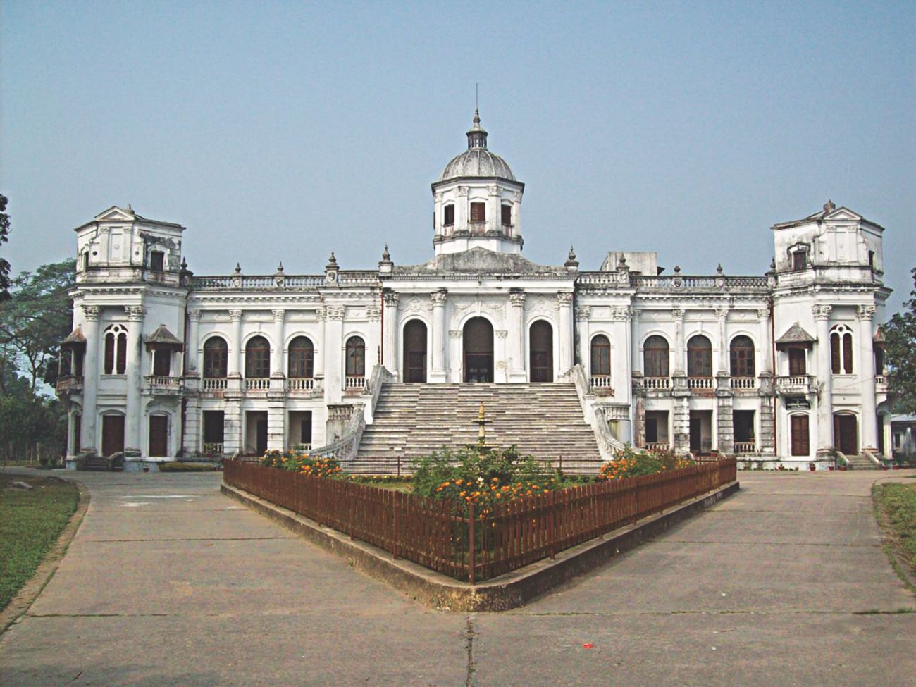 tajhat_palace.jpg