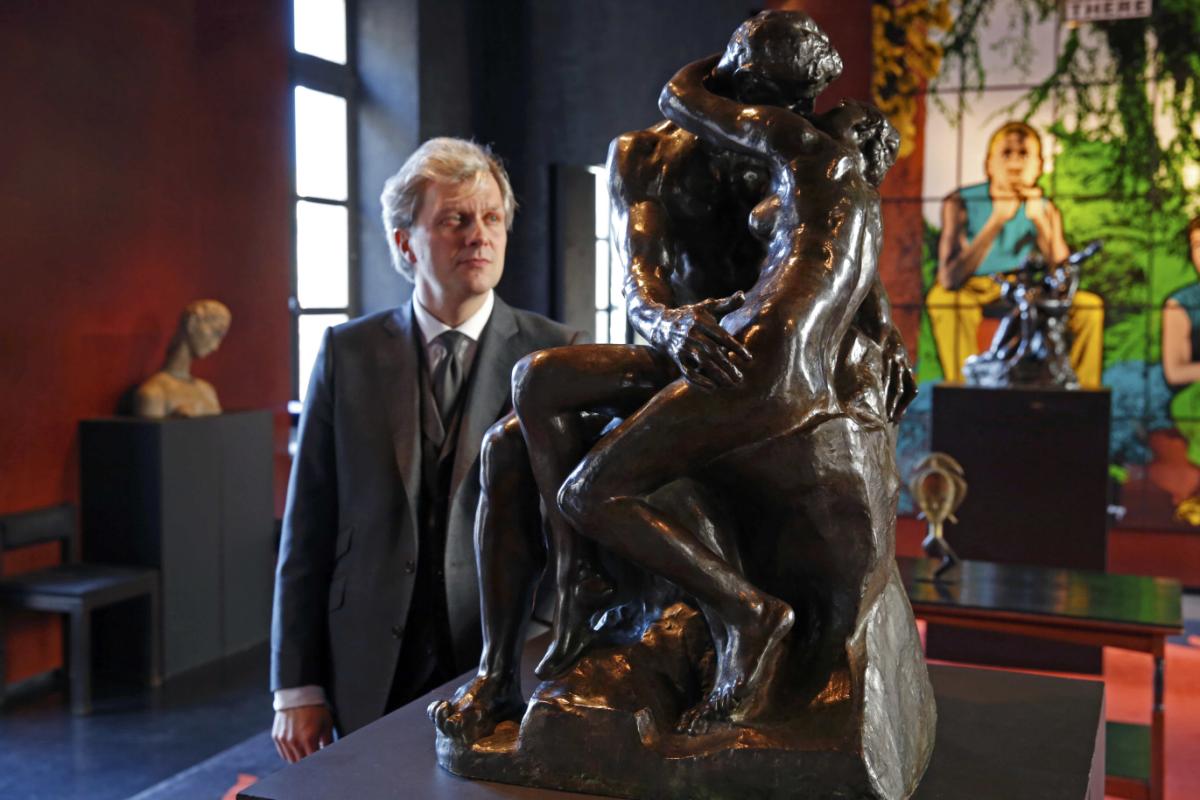The Kiss sculpture.jpg