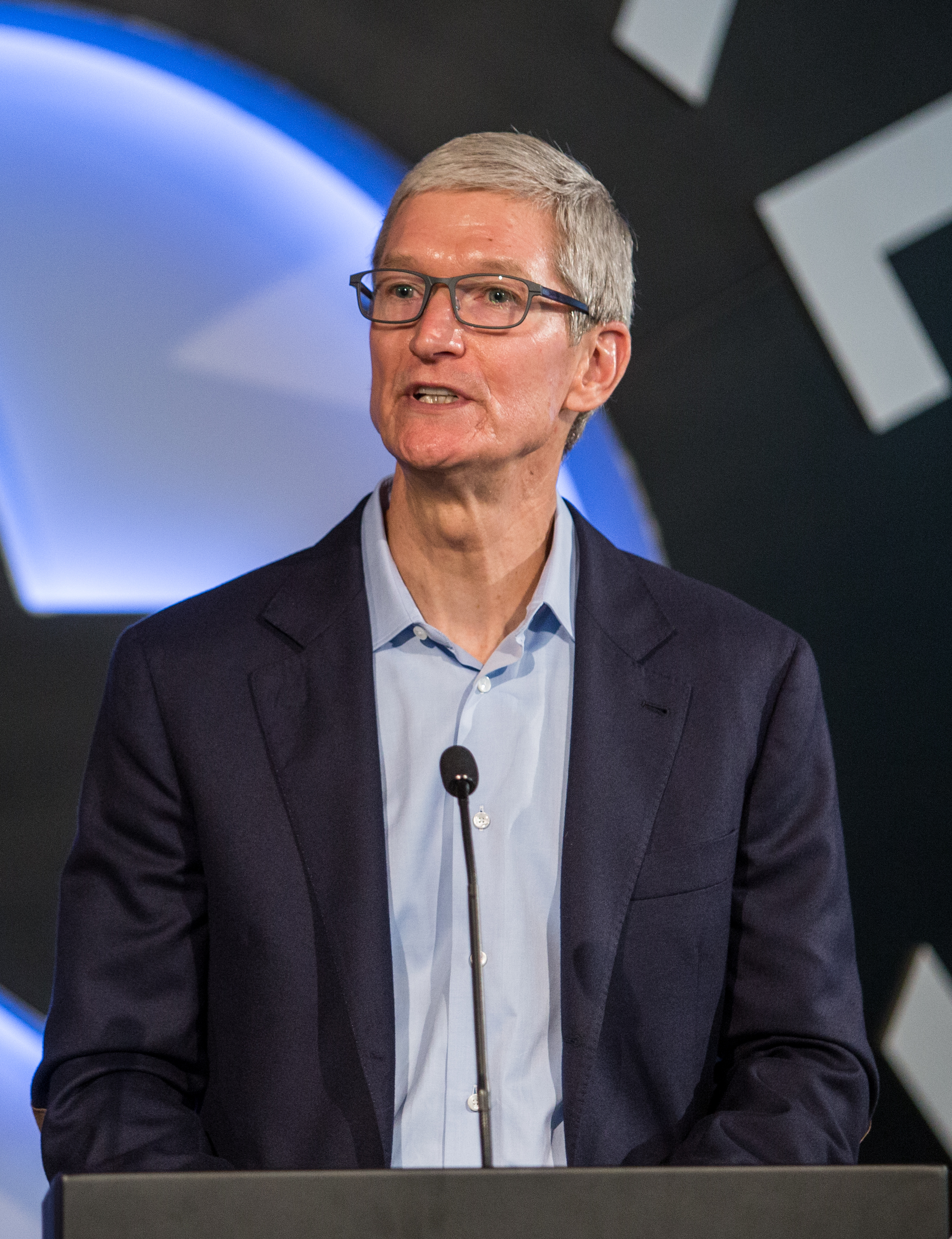 tim_cook_2017_cropped.jpg
