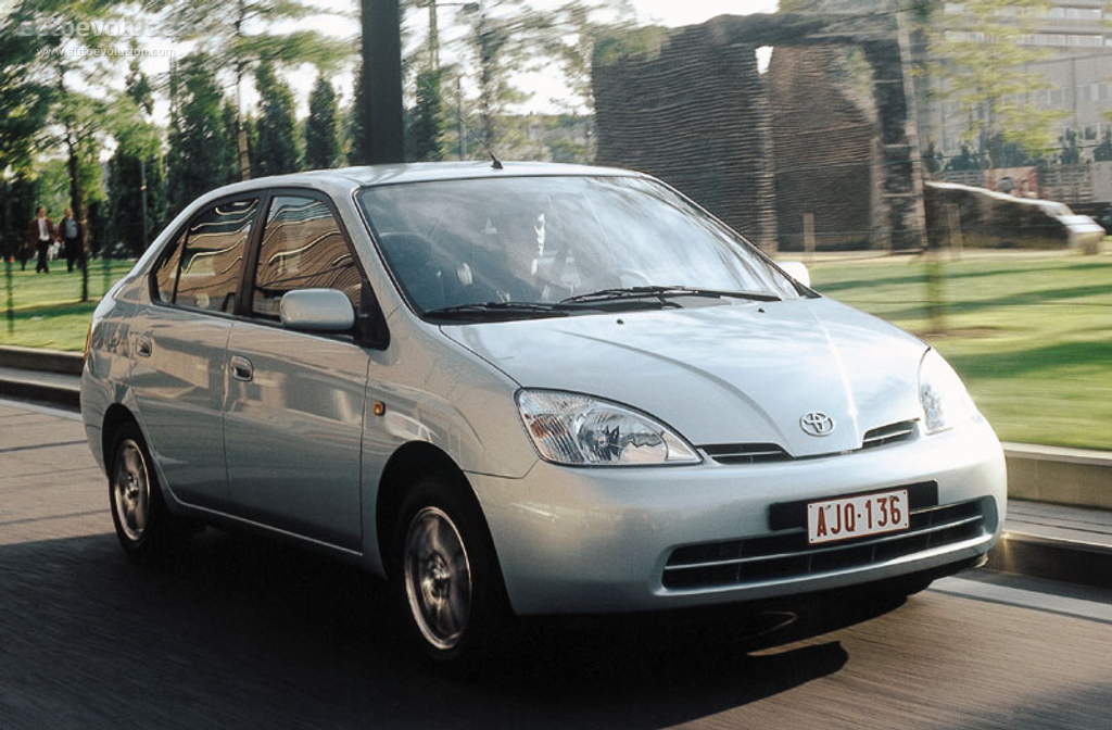 TOYOTAPrius-3608_2.jpg