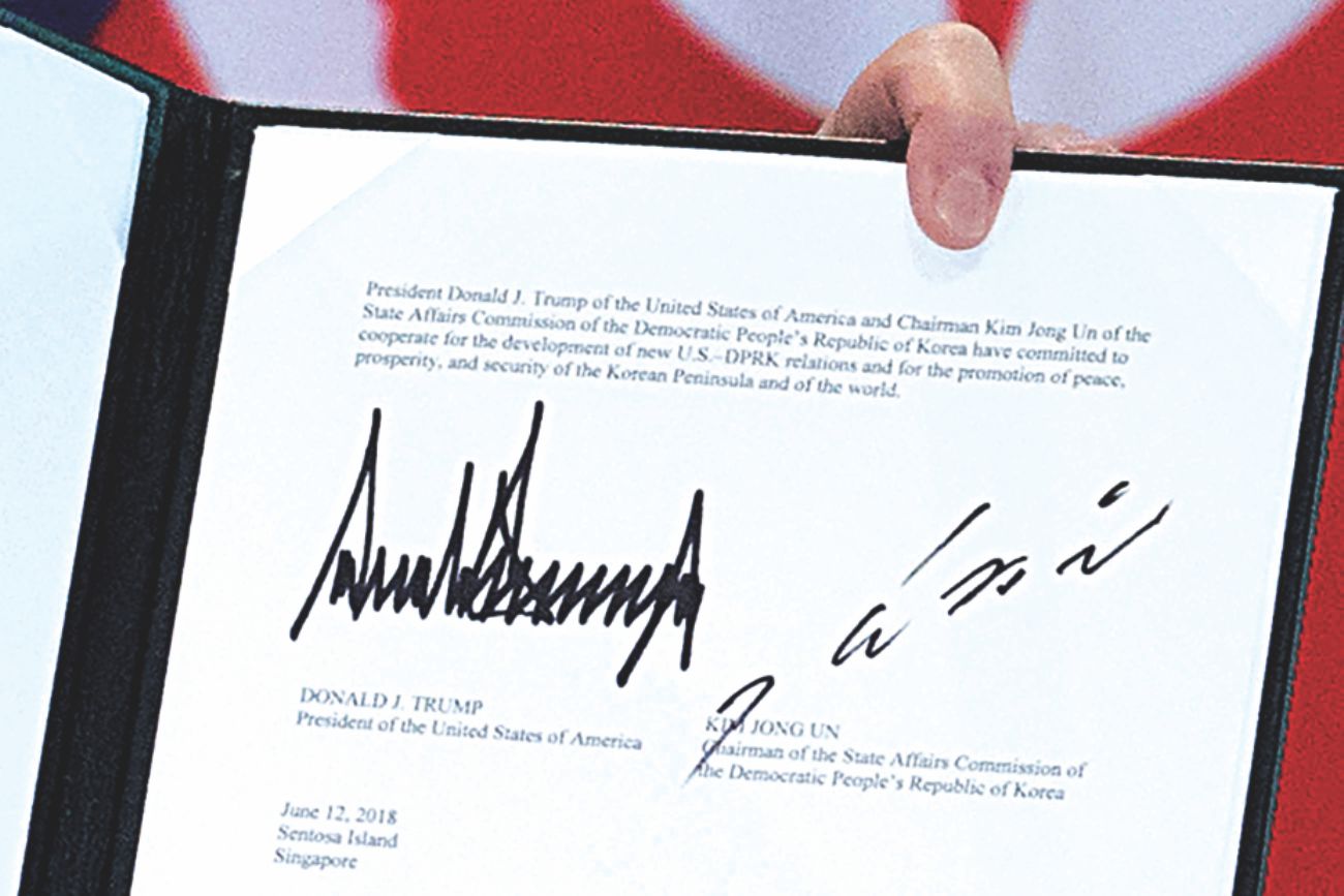 trump_kim_sign.jpg