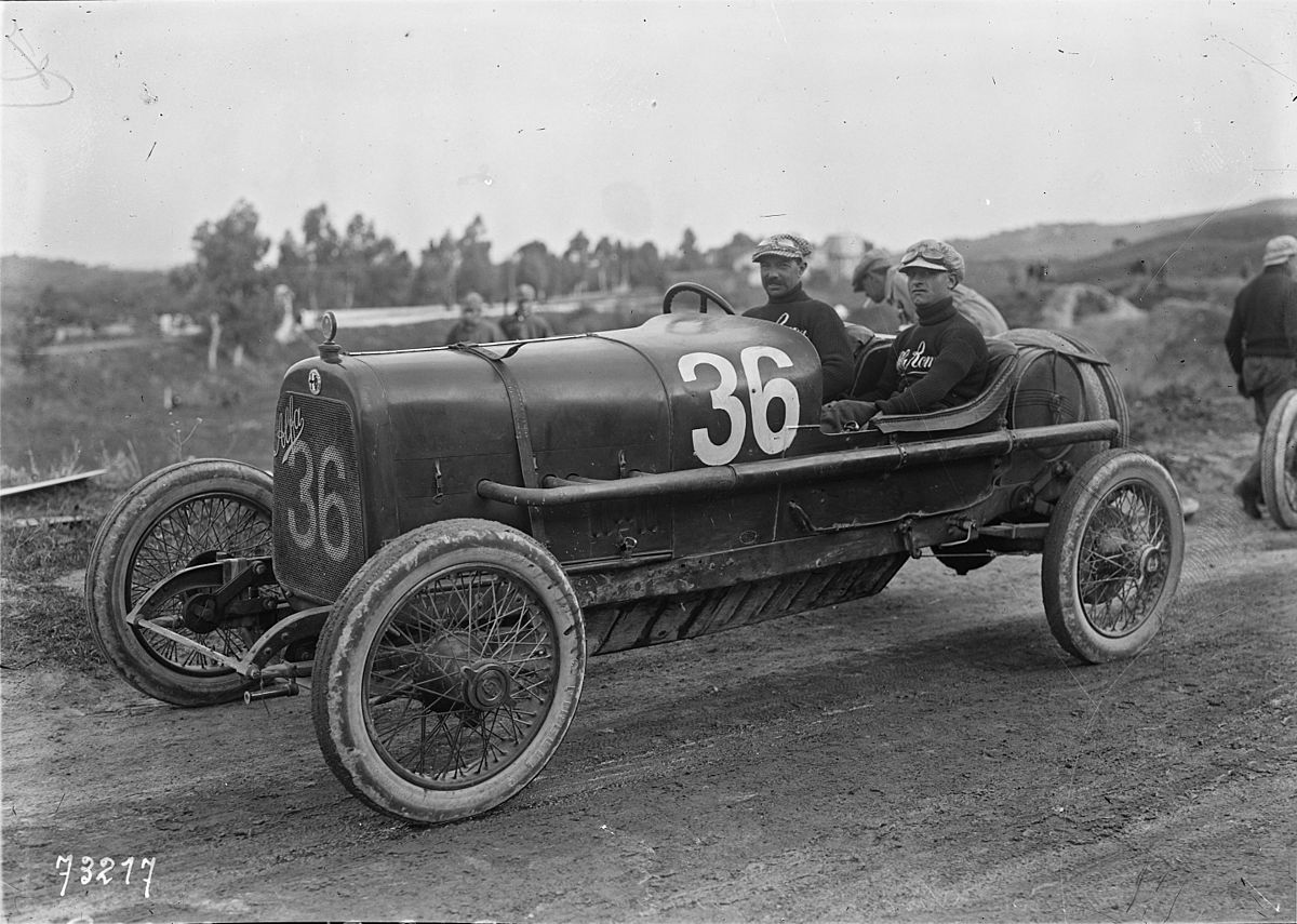 ugo_sivocci_in_his_alfa_romeo_20-30_es_at_the_1922_targa_florio_0.jpg