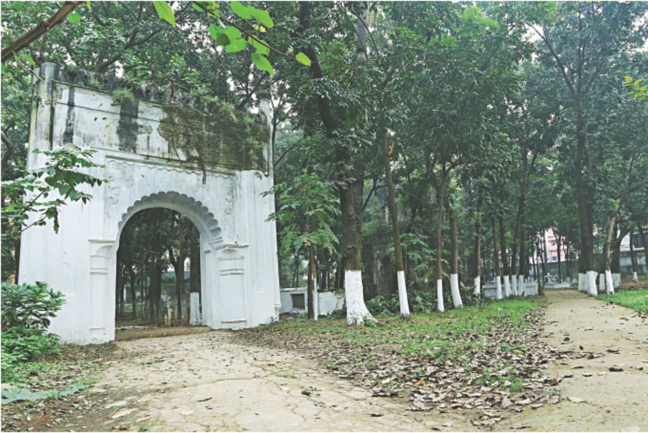 Wari christian graveward