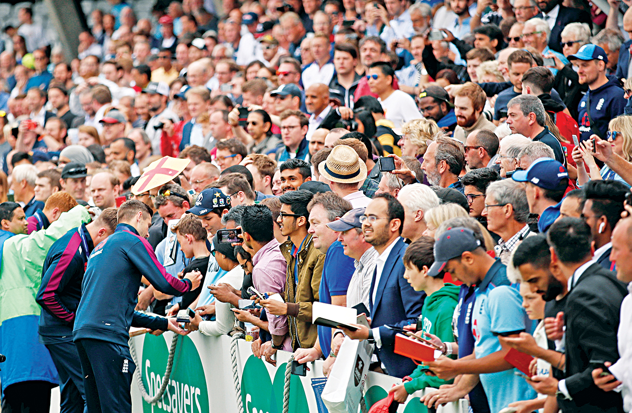 woakes_autograph.jpg