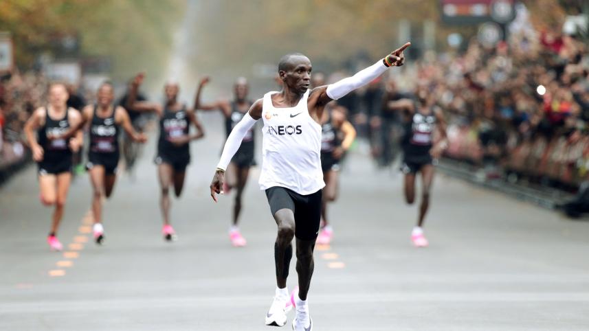 2019-10-12T093545Z_205914530_RC189FC78110_RTRMADP_3_ATHLETICS-KIPCHOGE.JPG
