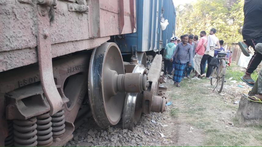 Kushtia---Rail accident-1.jpg