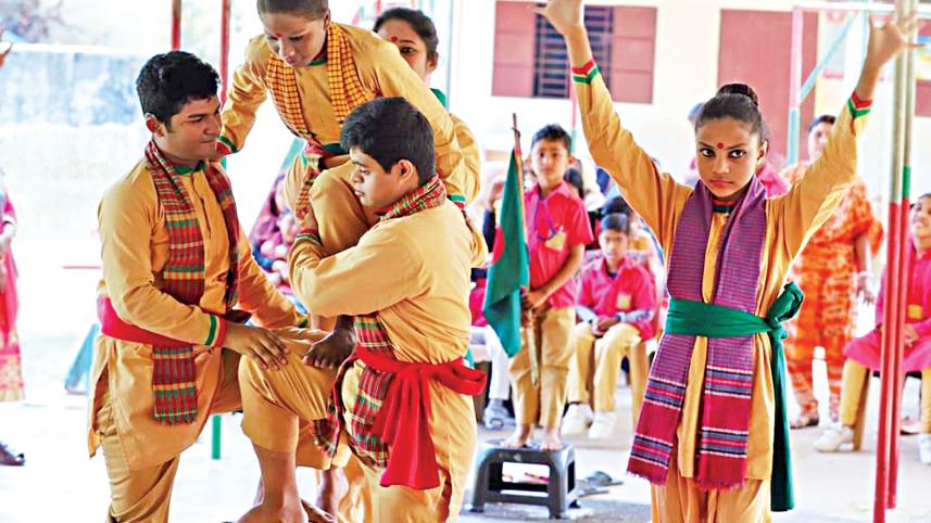 Dipthandu-Dip-Roy-Bablus-family.jpg