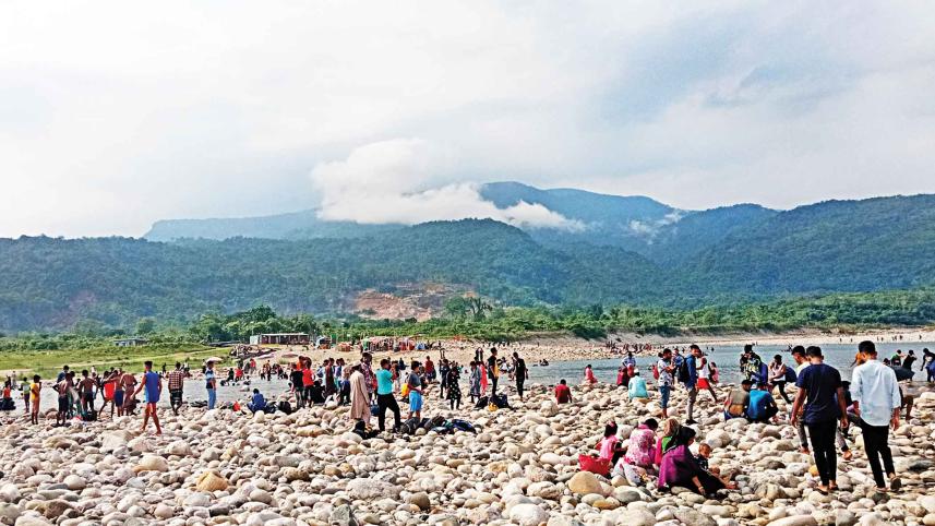 white-stone-beach-at-Bholaganj-of-Sylhet.jpg