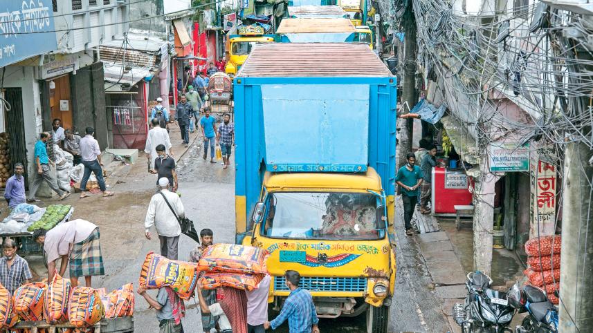 Khatunganj-market.jpg