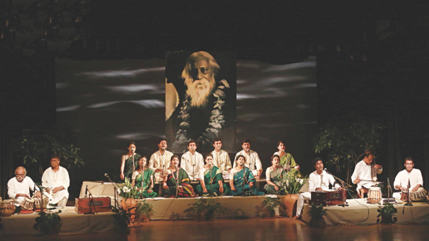 Artistes perform.jpg