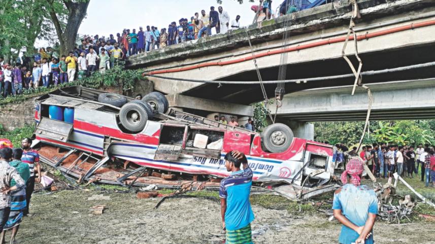 bangladesh road crash.jpg