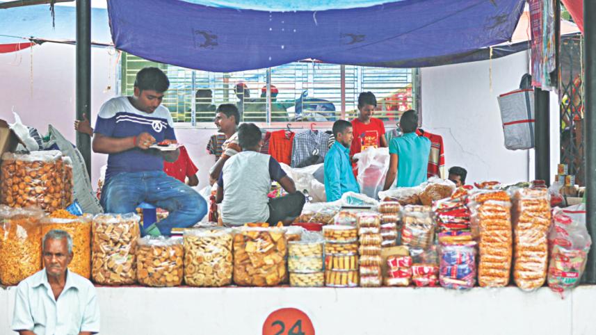 Bangladeshi traders 1.jpg
