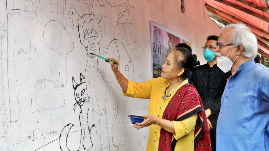 Celebrated artist Kanak Chanpa Chakma and noted artist Syed Abul Barq Alvi, Professor Faculty of Fine Art, University of Dhaka, inagurated the event, among others.jpg