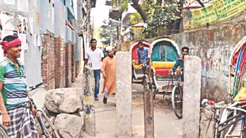 city lane blocked.jpg