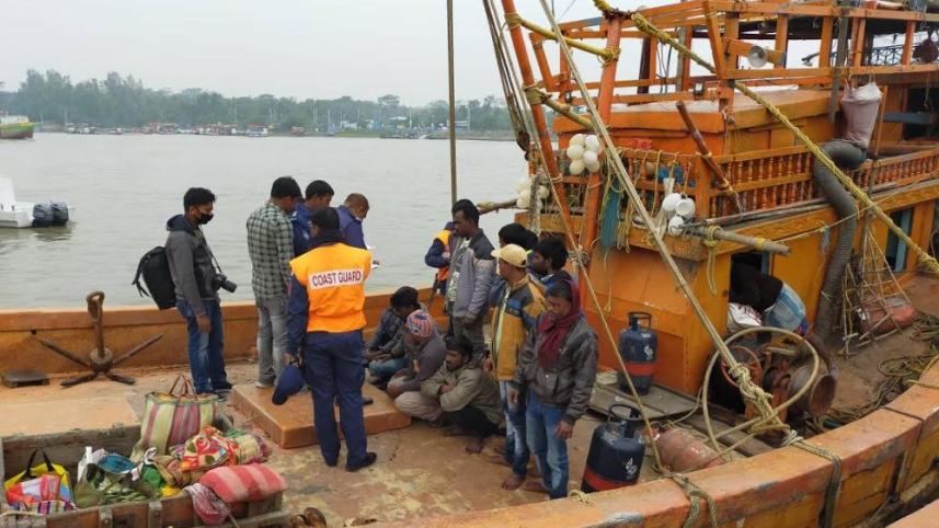 Indian fishermen held for intrusion