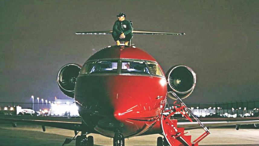 Jet-setting Hamilton under investigation