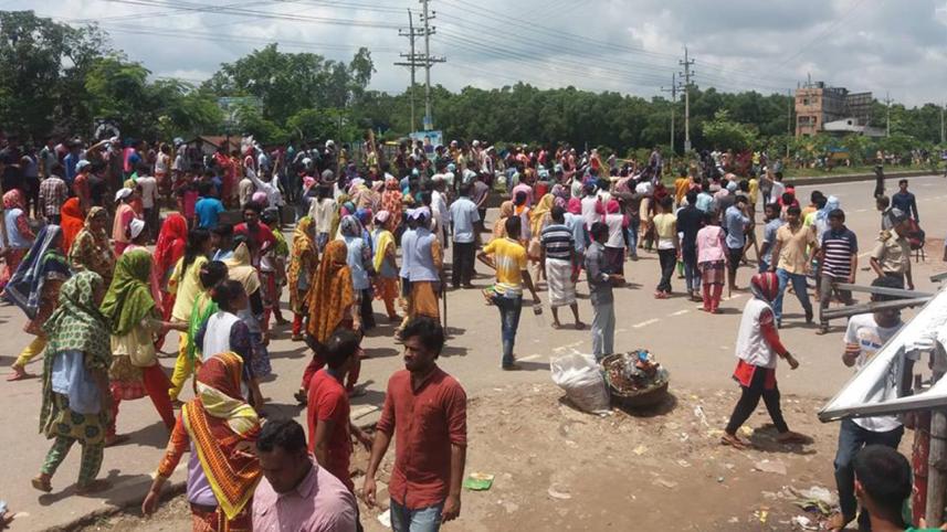 Gazipur---Road-block--5-wb.jpg