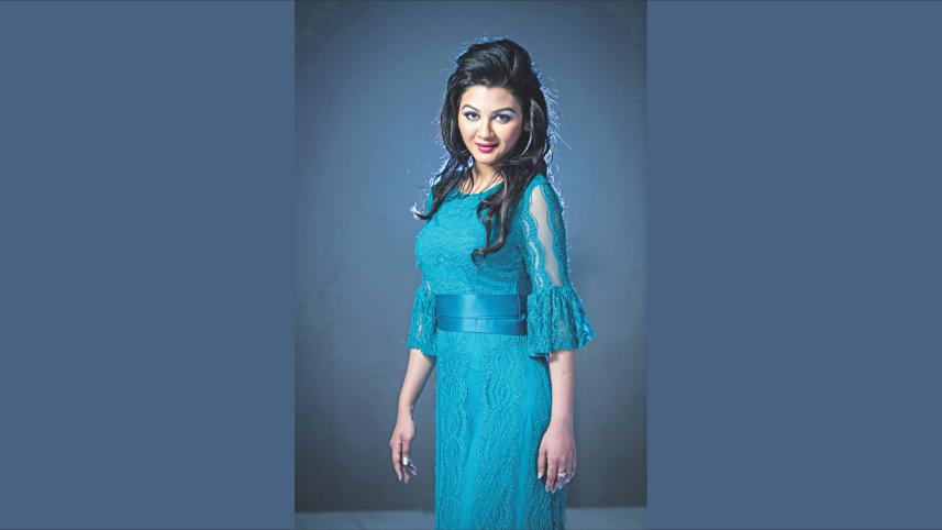 Jaya captivating Konttho.jpg