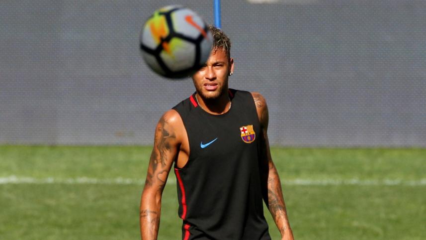 Neymar trains.JPG