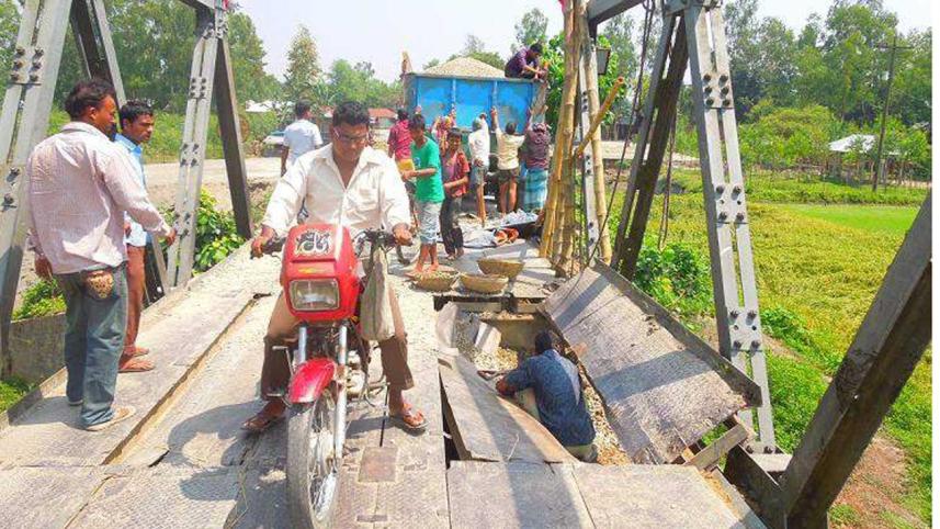 Vulnerable-Hortukitola--bailey-bridge