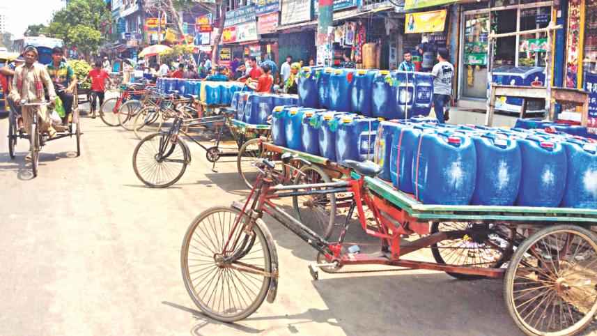 Rows of rickshaw-vans 1.jpg
