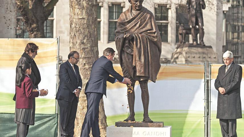 statue of Mahatma Gandhi.jpg